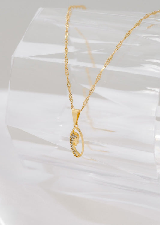 Dije Virgen Niña Cristal — Oro Laminado