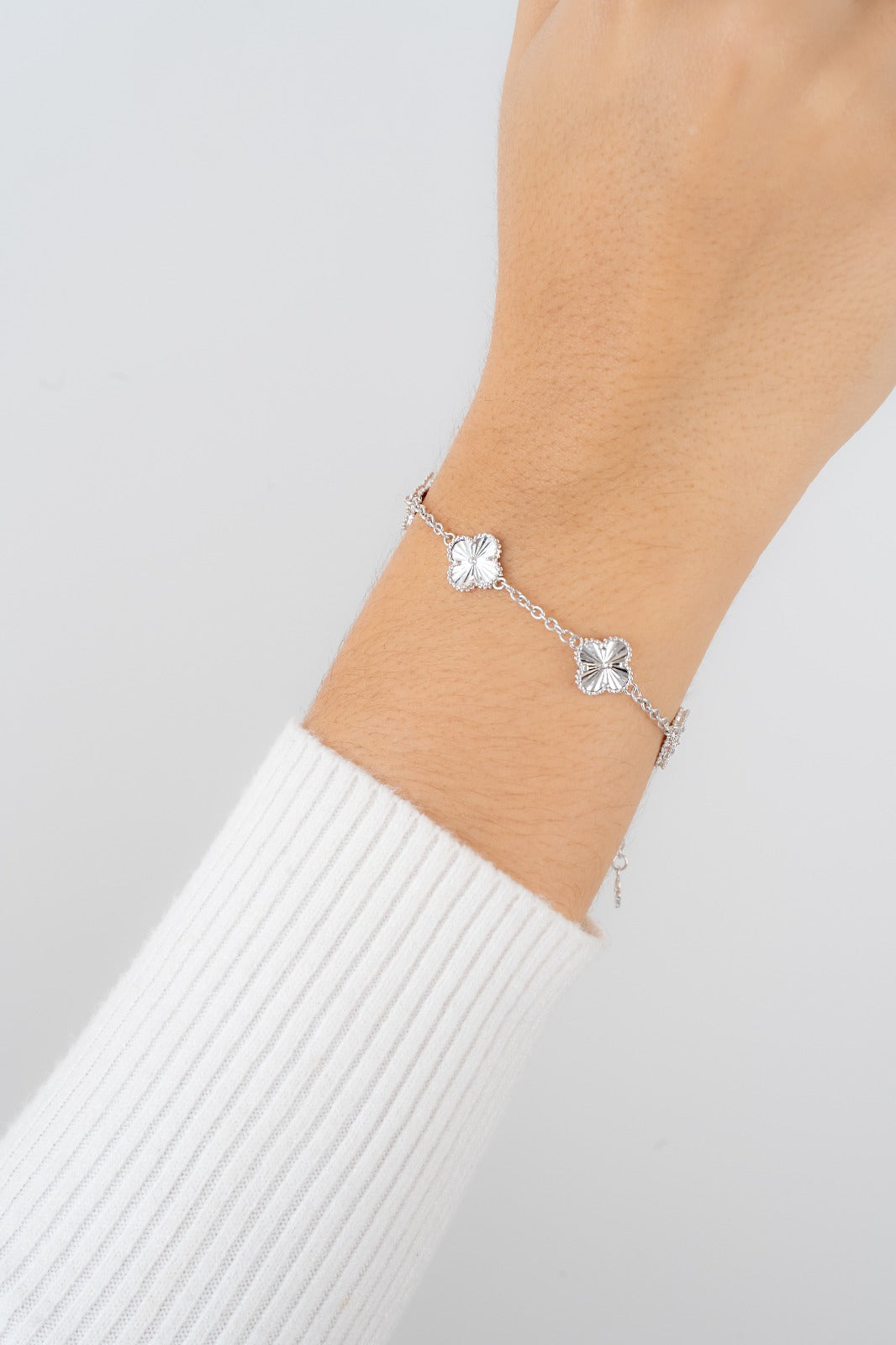 Clover Bracelet 1.2 cm 18 Cms - silver